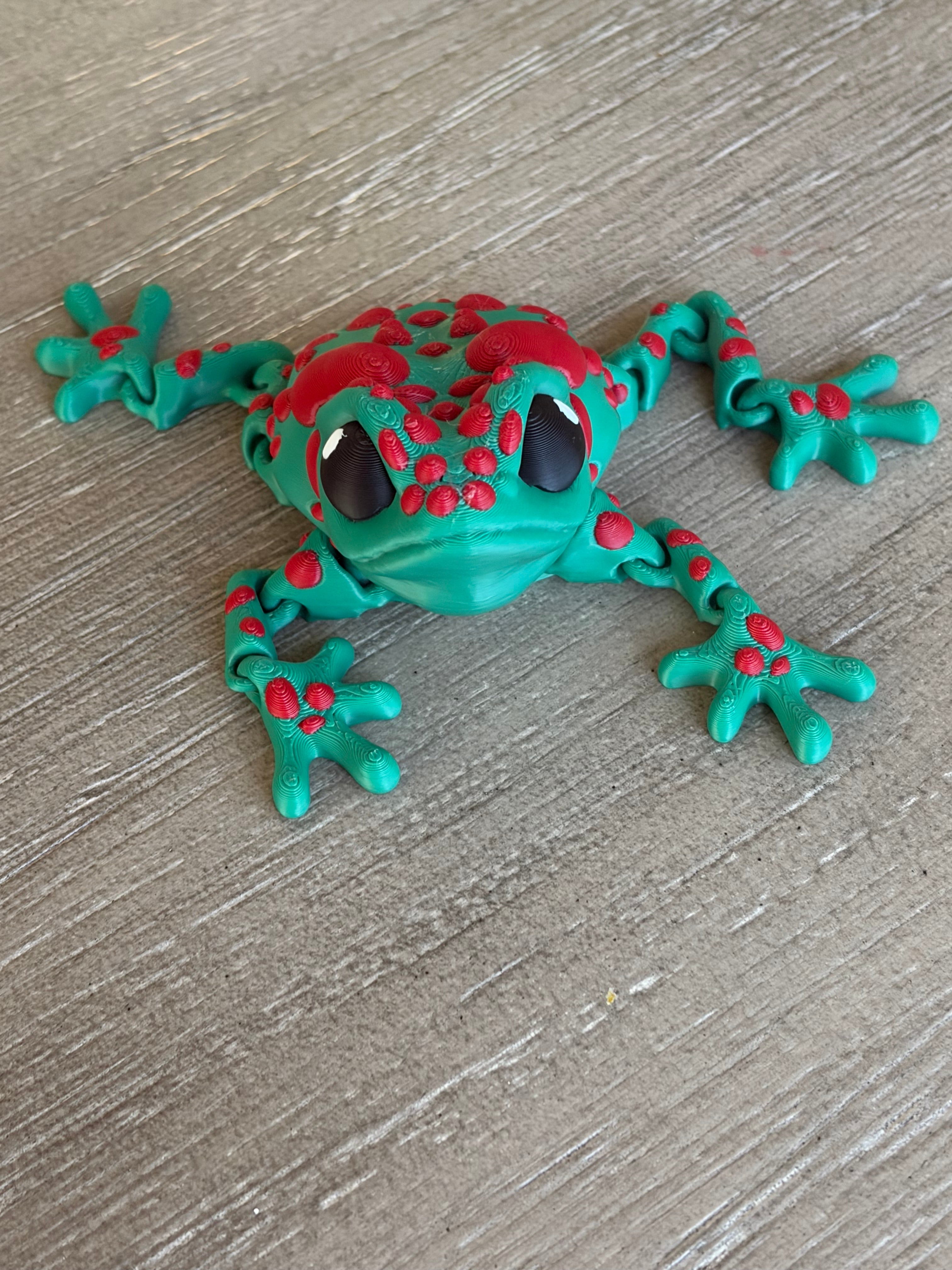 3D Printed Articulated Frog Toy with Green Body and Red Spots for Kids' Play